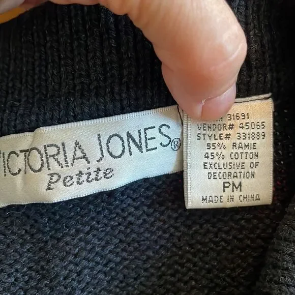 Vtg Victoria Jones Christmas black sweater with‎ embroidered/beaded nutcrackers - Picture 7 of 8